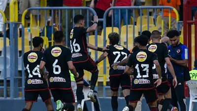 الأهلي يكتفي بهدفين أمام فاركو بالدوري 