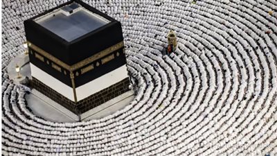 مشهد مهيب، امتلاء صحن الطواف بالحجاج في أول أيام التشريق (فيديو)