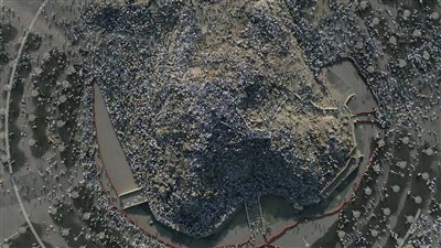 4 صور ترصد وقوف الحجاج على جبل الرحمة 