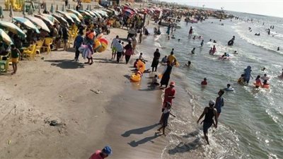 رأس البر تستعد لعيد الأضحى، وإقبال كثيف على الشواطئ (صور) 