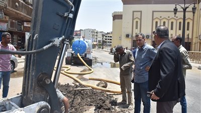 رئيس مياه الأقصر يتابع إصلاح عدد من الخطوط