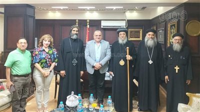 أقباط إيبارشية الأقصر يهنئون مساعد وزير الداخلية لجنوب الصعيد بعيد الأضحى