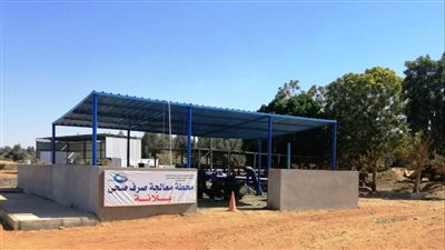 إصلاح كابل الكهرباء الرئيسي المغذي لمحطة معالجة صرف صحي بأسوان (صور)