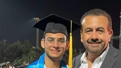 الإعلامي أسامة منير يحتفل بتخرج نجله 