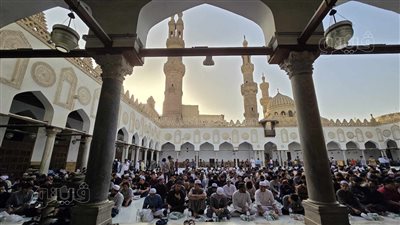 استعدادات الأزهر لأكبر مائدة إفطار للوافدين في يوم عرفة (فيديو وصور)