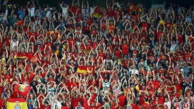 الجماهير تملأ مدرجات الملعب الأولمبي ببرلين خلال مباراة إسبانيا وكرواتيا (فيديو)