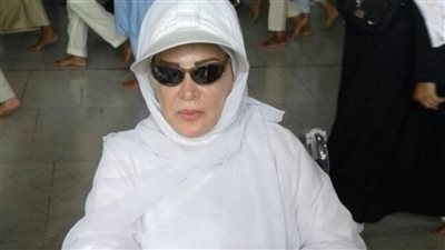 صفية العمري تؤدي مناسك الحج: 