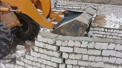 تنفيذ 4 حالات إزالة فورية لتعد بالبناء المخالف فى الإسماعيلية (صور)