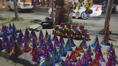 قبل صلاة عيد الأضحى، انتشار ألعاب الأطفال والوجوه والطرابيش بشوارع المنصورة (صور) 