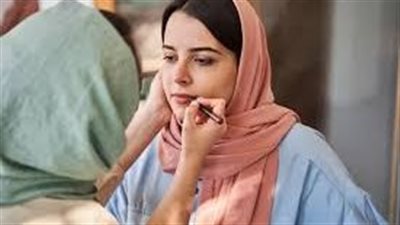 تفسير حلم وضع المكياج بالمنام وعلاقته بفتح أبواب الرزق في المستقبل القريب 