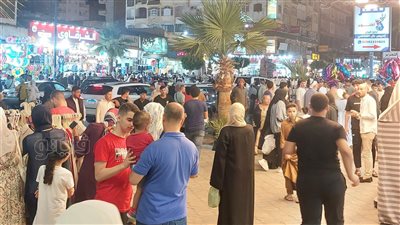 إقبال كبير من الأهالي على شارع الإسكندرية بمطروح أول ساعات عيد الأضحى (صور)