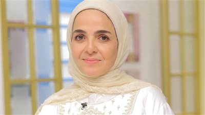 انهيار منى عبد الغني في البكاء على جبل عرفات (فيديو)