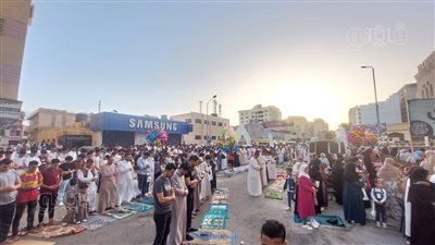 بالزي البدوي، المئات من أهالي مرسى مطروح يؤدون صلاة عيد الأضحى (صور)