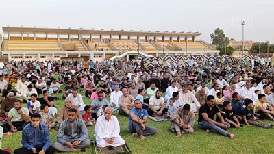 بعد تحسن الأحوال الجوية، الآلاف يؤدون صلاة عيد الأضحى بالوادي الجديد (صور)