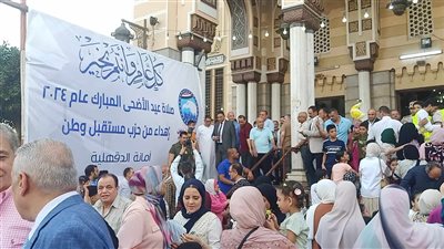  محافظ الدقهلية يؤدي صلاة عيد الأضحى في مسجد النصر بالمنصورة (فيديو وصور )