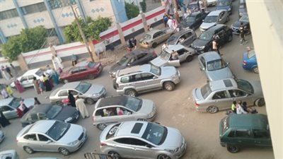 انتظام حركة المرور بمحيط مسجد ناصر بمدينة الفيوم بعد توقفها خلال صلاة العيد (صور) 