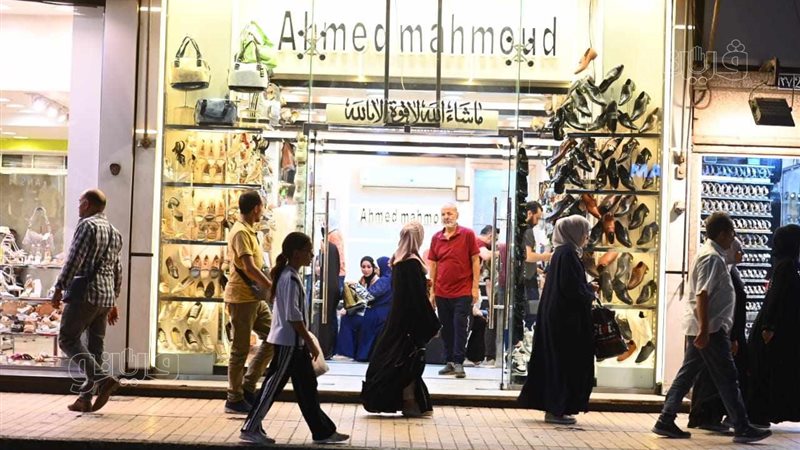  إقبال على محلات