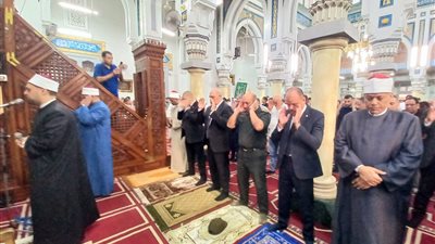 السكرتير العام يؤدى صلاة عيد الأضحى المبارك بمسجد التوبة بدمنهور