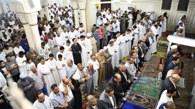  محافظ قنا يؤدي صلاة عيد الأضحى المبارك بمسجد القنائى (صور)