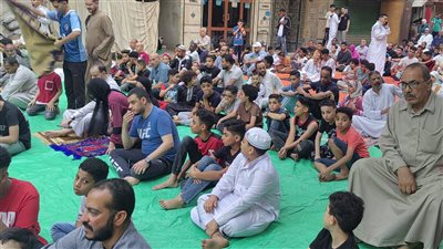 الأطفال يتصدرون مشهد صلاة عيد الأضحى في أسيوط (فيديو) 