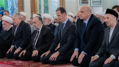 الرئيس السوري يؤدي صلاة عيد الأضحى بمسجد بدمشق (صور)
