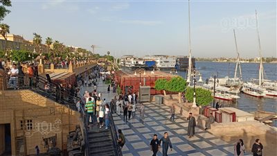 زحام شديد على كورنيش النيل بالأقصر في أول أيام عيد الأضحى (بث مباشر)