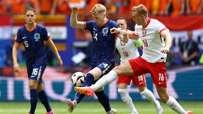  60 دقيقة، تعادل هولندا وبولندا 1/1