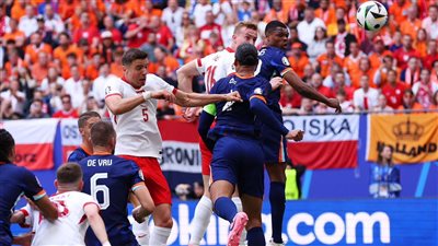  هولندا تسجل الهدف الثاني أمام بولندا 