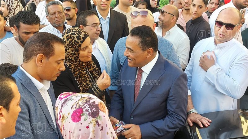 محافظ مطروح يلتقى