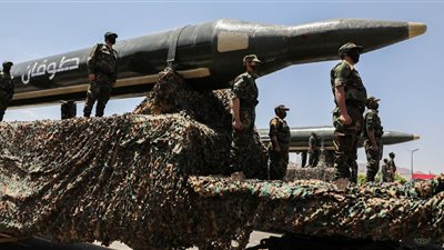 وول ستريت جورنال: الحوثيون وجدوا طرقا بديلة لجلب الأسلحة من إيران