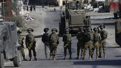 جيش الاحتلال يقتحم قلقيلية ومخيم عقبة جبر بالضفة الغربية