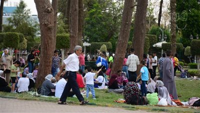 توافد العائلات على حديقة الأزهر في ثاني أيام عيد الأضحى (صور)