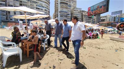 إشغالات شواطئ الإسكندرية بنسبة 60% أول أيام العيد، وضبط مخالفات في النخيل