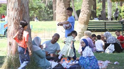 إقبال المواطنين على الحديقة الدولية في ثاني أيام عيد الأضحى (صور) 