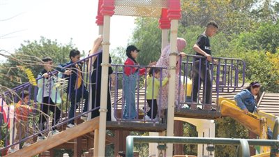 ملاهي حديقة الأزهر تجذب الكبار والصغار في ثاني أيام عيد الأضحى (صور)