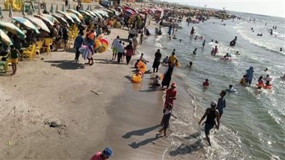 إقبال كبير على شواطئ رأس البر في ثاني أيام عيد الأضحى (صور)