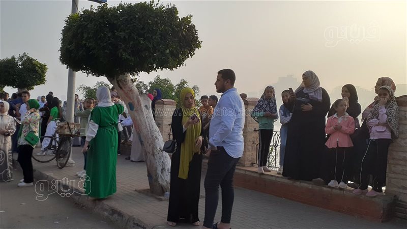 توافد المواطنين على