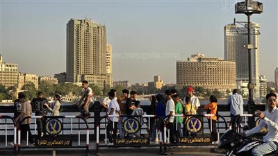 إقبال متوسط من الأطفال والشباب على كوبري قصر النيل في ثاني أيام عيد الأضحى (فيديو وصور)