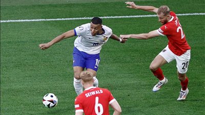 منتخب فرنسا يواصل تقدمه أمام النمسا 1-0 بعد مرور 75 دقيقة