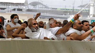 ضيوف الرحمن يرمون الجمرات في ثاني أيام التشريق (فيديو)