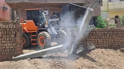 تنفيذ 3 حالات إزالة بناء مخالف في المهد بمدينة أرمنت بالأقصر