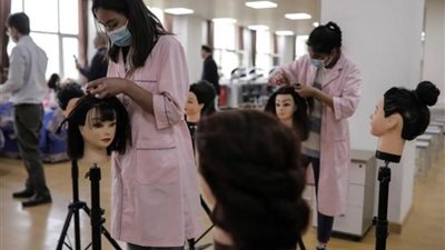 بالشعر والرموش المستعارة، كوريا الشمالية تنجح في كسر عقوبات الغرب 