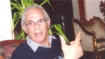 محمد حمزة.. حكايات الشاعر الملاكي للعندليب.. ألَّف 1200 أغنية.. تعاون مع مشاهير المطربين والمطربات.. ورحل في مثل هذا اليوم قبل 14 عامًا