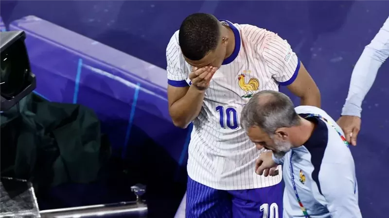 مبابي، فيتو