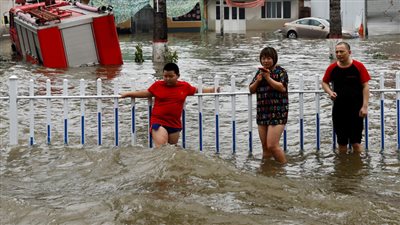 تسببت في انهيار 1400 منزل، مصرع وفقد العشرات جراء الفيضانات بالصين (صور) 