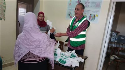 ذبح وتوزيع 61 أضحية و13 طن لحوم على الأكثر احتياجا بالوادي الجديد 