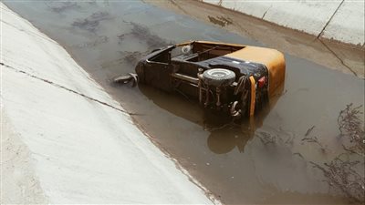  إصابة 5 أشخاص إثر انقلاب توك توك في ترعة بالإسماعيلية (صور) 