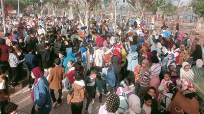 رغم ارتفاع درجة الحرارة، تزاحم شديد علي حدائق أسيوط للاحتفال بعيد الأضحى (صور)