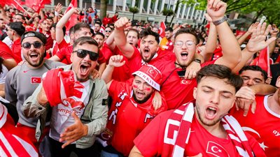 يورو 2024، أمطار غزيرة على ملعب سجنال بارك قبل مباراة تركيا وجورجيا (فيديو)