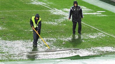 يورو 2024، استمرار محاولات تصريف مياه الأمطار بملعب مباراة تركيا وجورجيا (فيديو وصور)